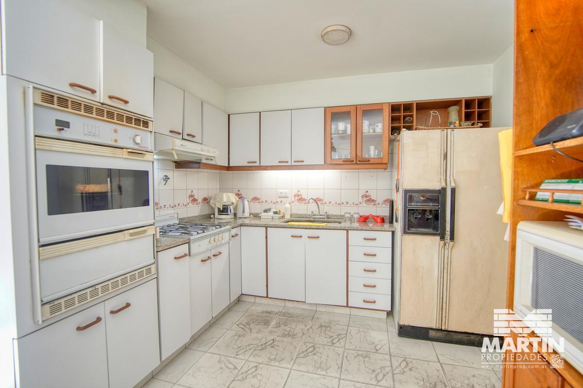 Dúplex con 3 Dorm., Jardín con Parrilla y Cochera. a 1 Cuadra de Av Maipú. 5