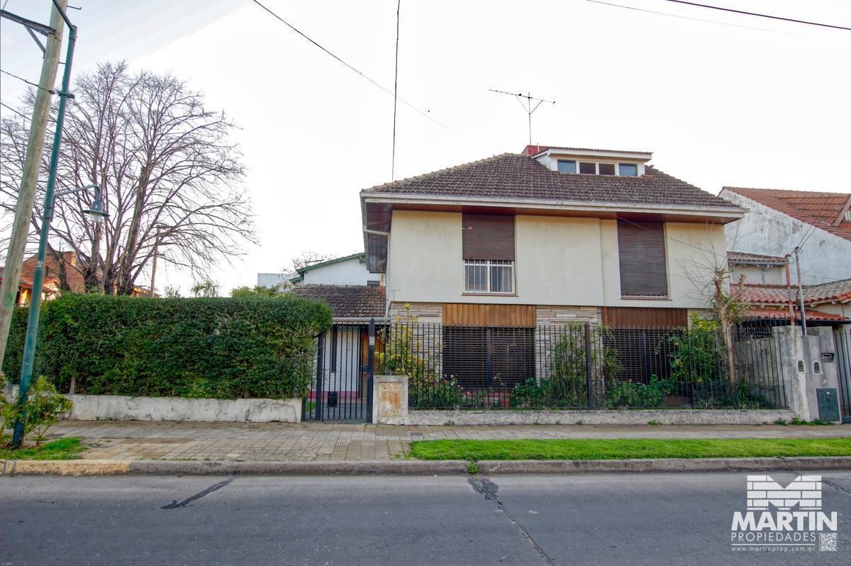 Casa Martínez 2 Cuadras de Av 3 Dorm. Escritorio Playroom Jardin Cochera 4