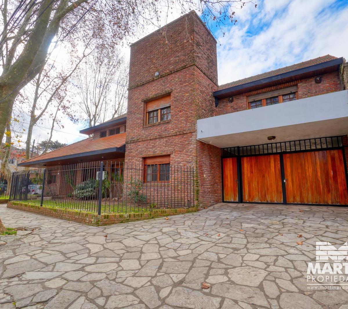 Casa en Venta Martinez, 4 Dorm., Escritorio, Play, Depend, 5 Baños, Gran Jardín con Pileta. 4