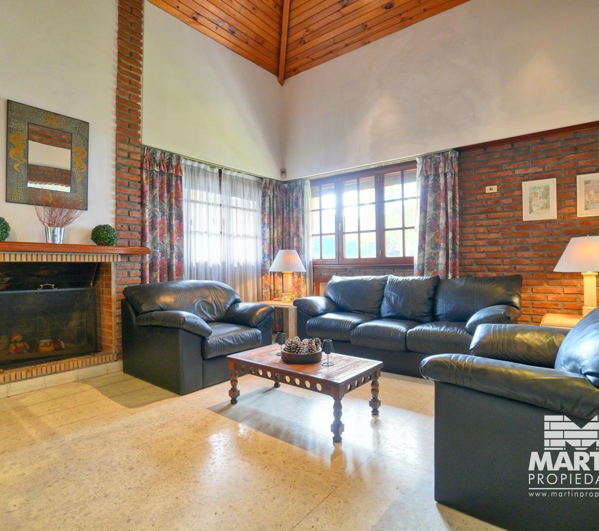 Casa en Venta Martinez, 4 Dorm., Escritorio, Play, Depend, 5 Baños, Gran Jardín con Pileta. 3