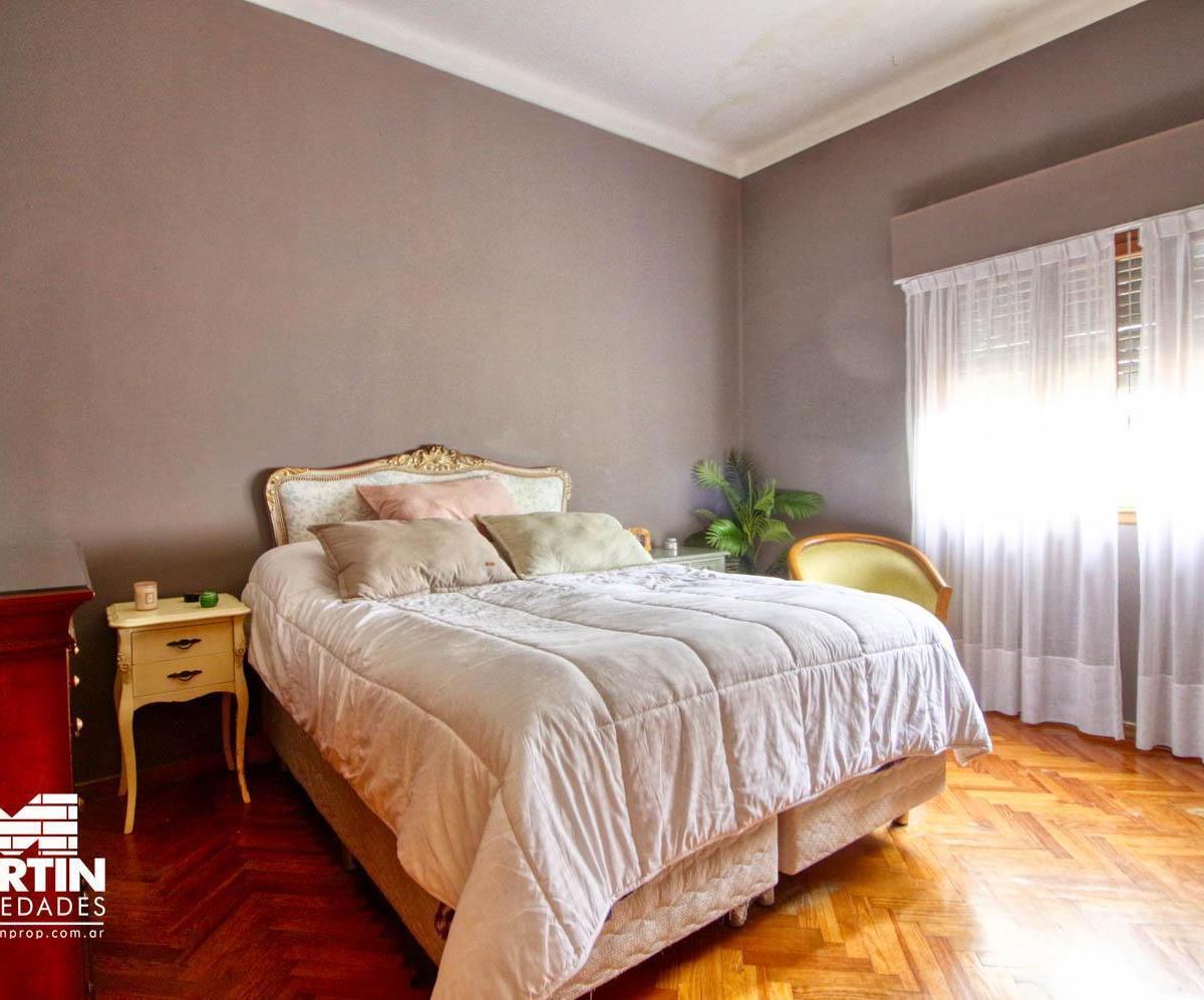 Foto de Casa de 4 Ambientes en Venta en Olivos con Patio, Terraza y Quincho, imagen 3