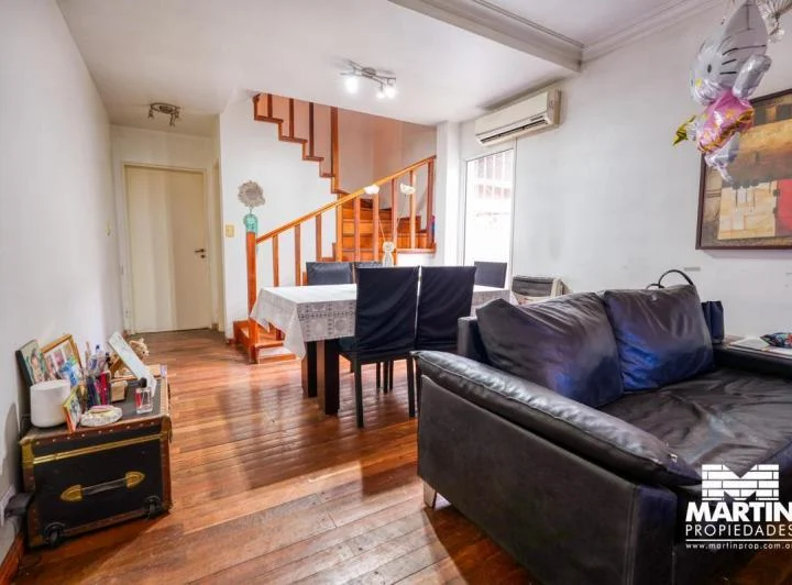 Casa Dúplex en Venta de 4 Ambientes en Olivos con Jardín, Quincho y Cochera