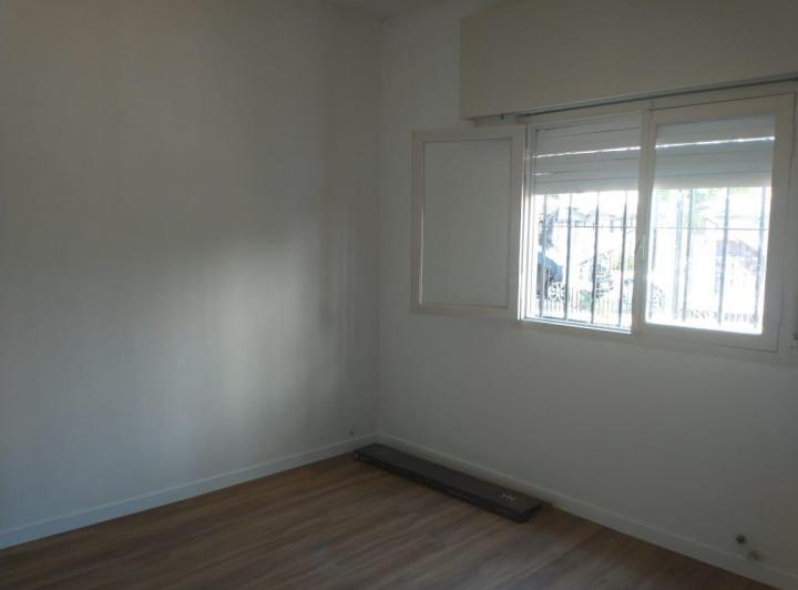 Casa Ph en alquiler en Martínez 2 ambientes con cochera y patio sin expensas. 4