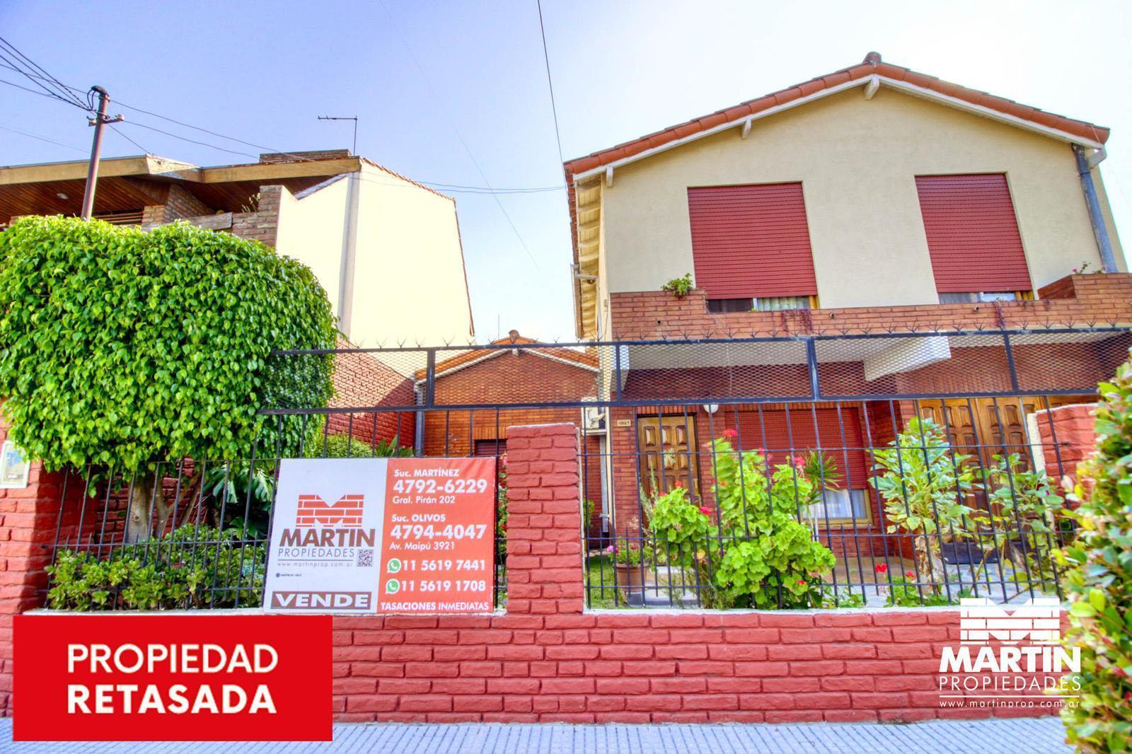 Casa en venta en Villa Adelina - 6 amb apta 2 familias c/jardín, patio y terraza.