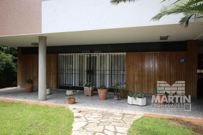 Foto de Casa sobre lote de 838 M2, con gran parque y pileta - La Lucila, imagen 3