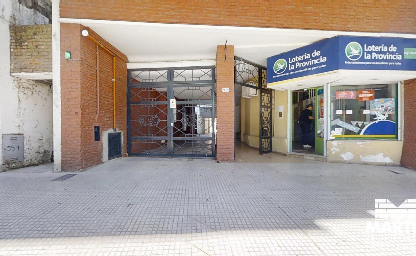 Departamento en venta en Olivos 3 ambientes con balcón y cochera. A mts de estacion Olivos