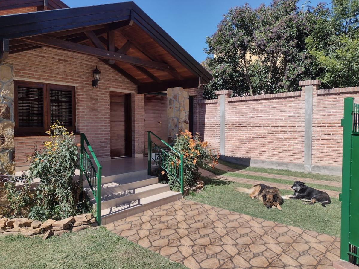 Casa en Venta de 4 Ambientes, 3 Baños y Toilette, Escritorio, Gran Parque - La Cumbre Cordoba