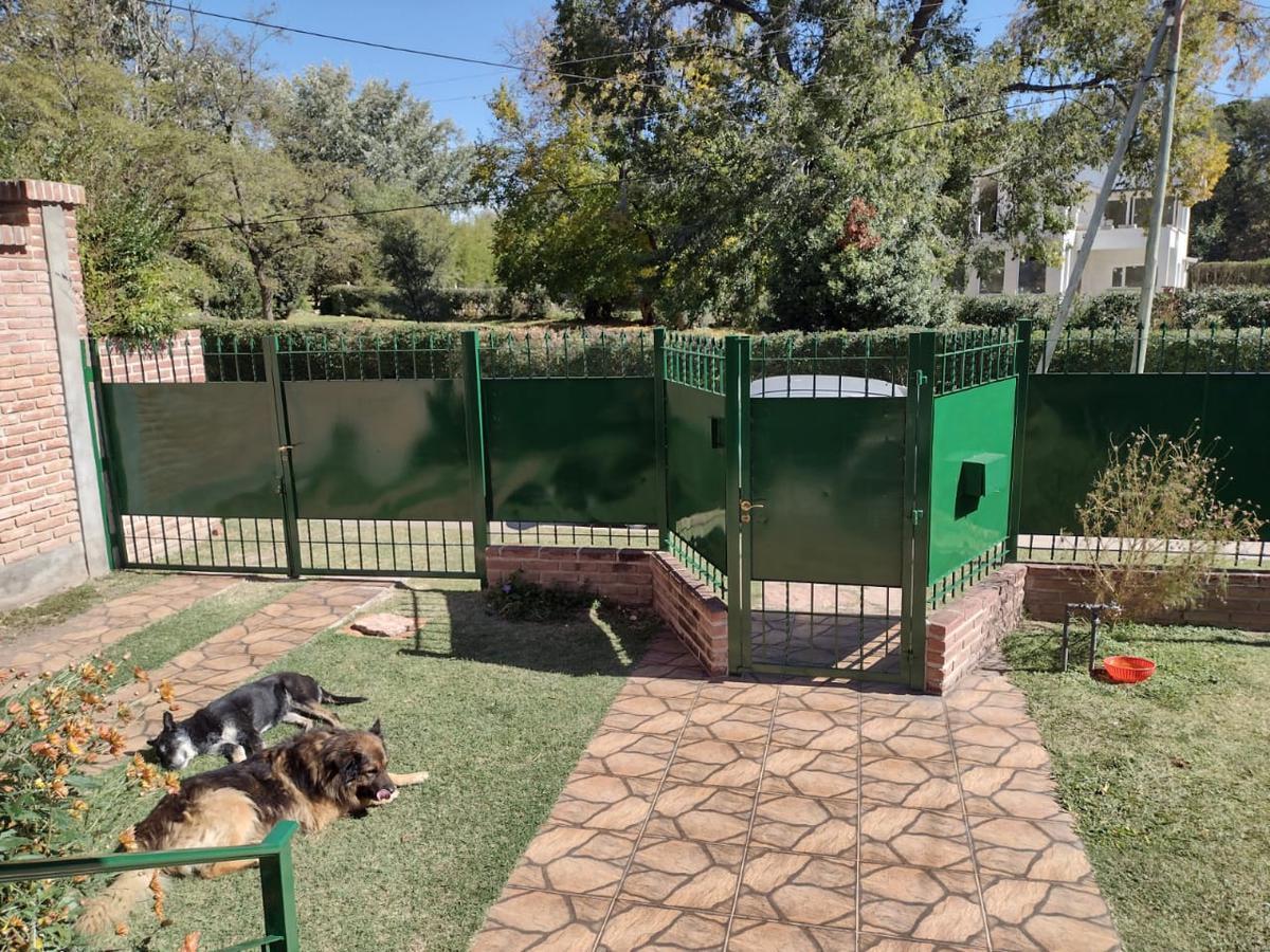 Foto de Casa en Venta de 4 Ambientes, 3 Baños y Toilette, Escritorio, Gran, imagen 2
