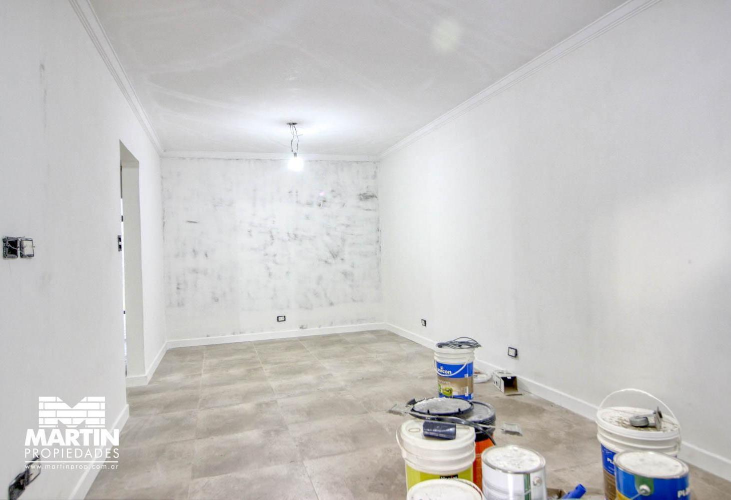 Foto de Casa en Venta de 3 Ambientes en Martinez con Jardín, Pileta y Cochera, imagen 2