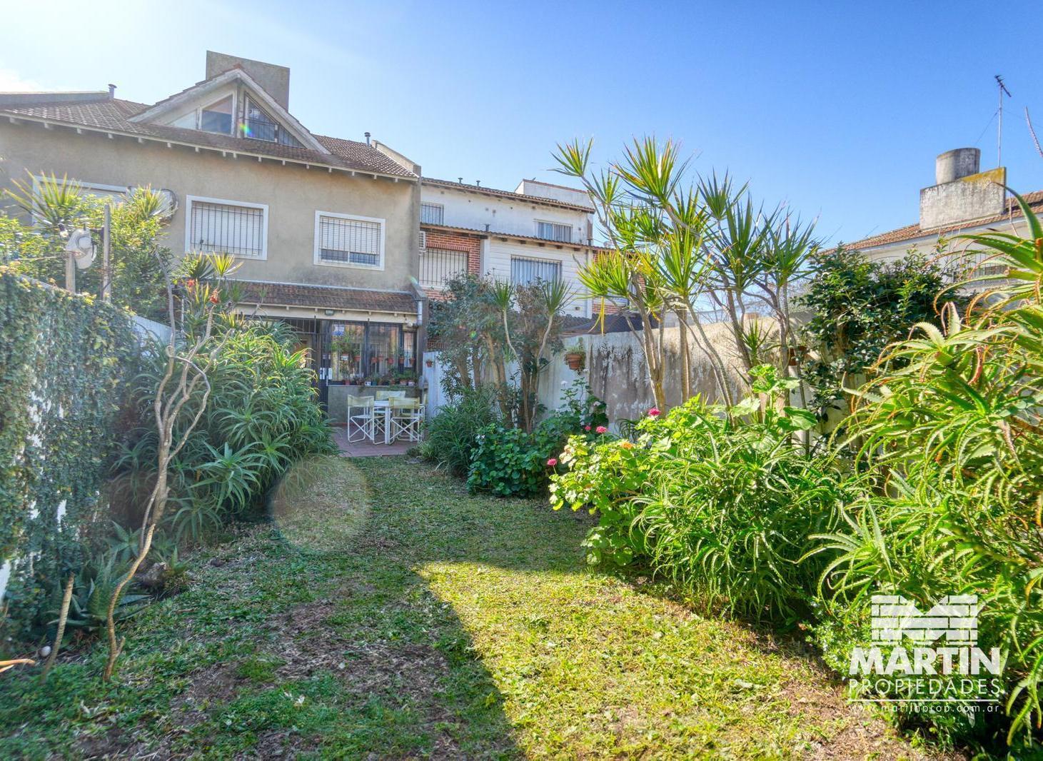 Casa Duplex en Venta de 5 Ambientes en Martinez con Vestidor, Playroom, Jardín y Cochera