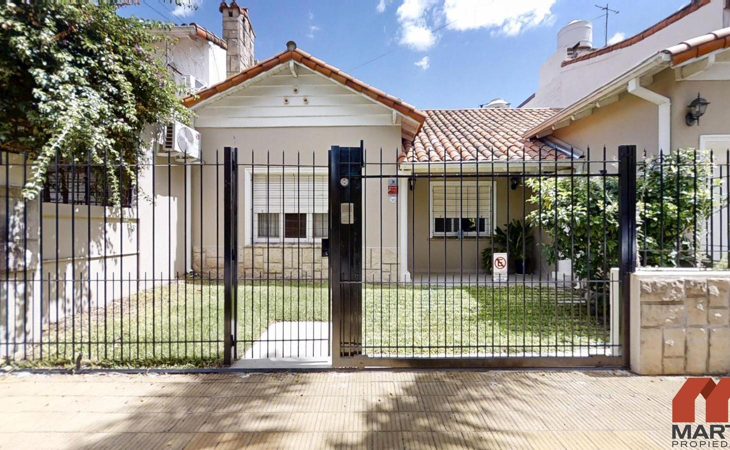 Casa en Venta de 4 Ambientes con Jardín y Quincho - Martinez
