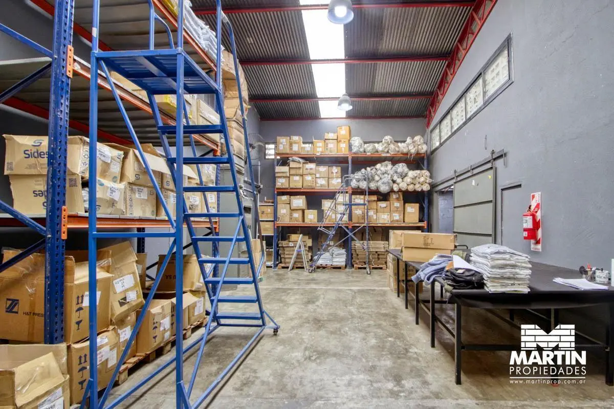 Depósito Galpón en alquiler en Martínez Lote 320 y sup. cubierta 450 m2. Zona Telefe. 3