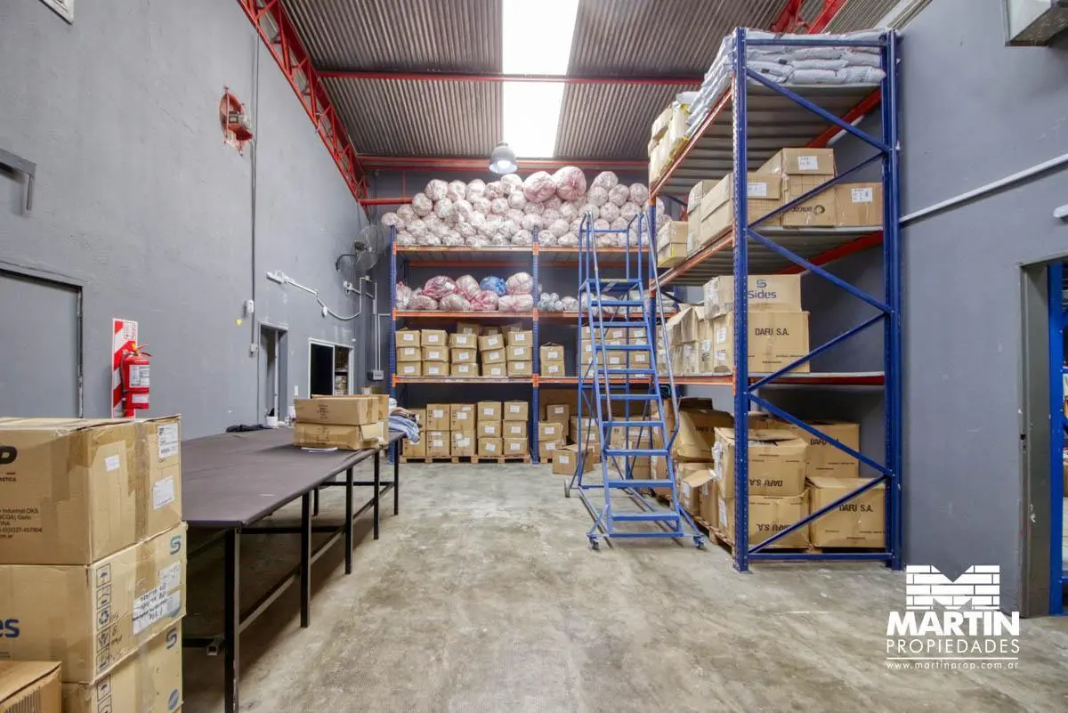 Depósito Galpón en alquiler en Martínez Lote 320 y sup. cubierta 450 m2. Zona Telefe. 4