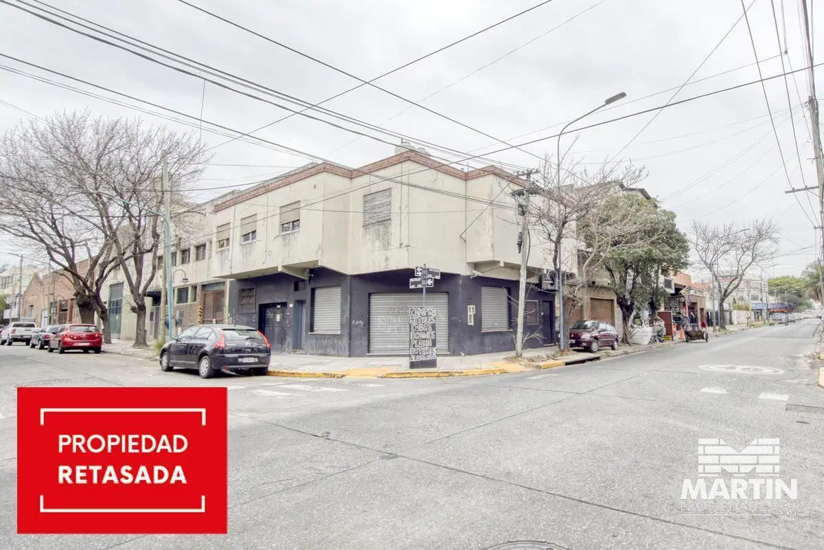 Amplio local en Venta con dos baños en Olivos 1