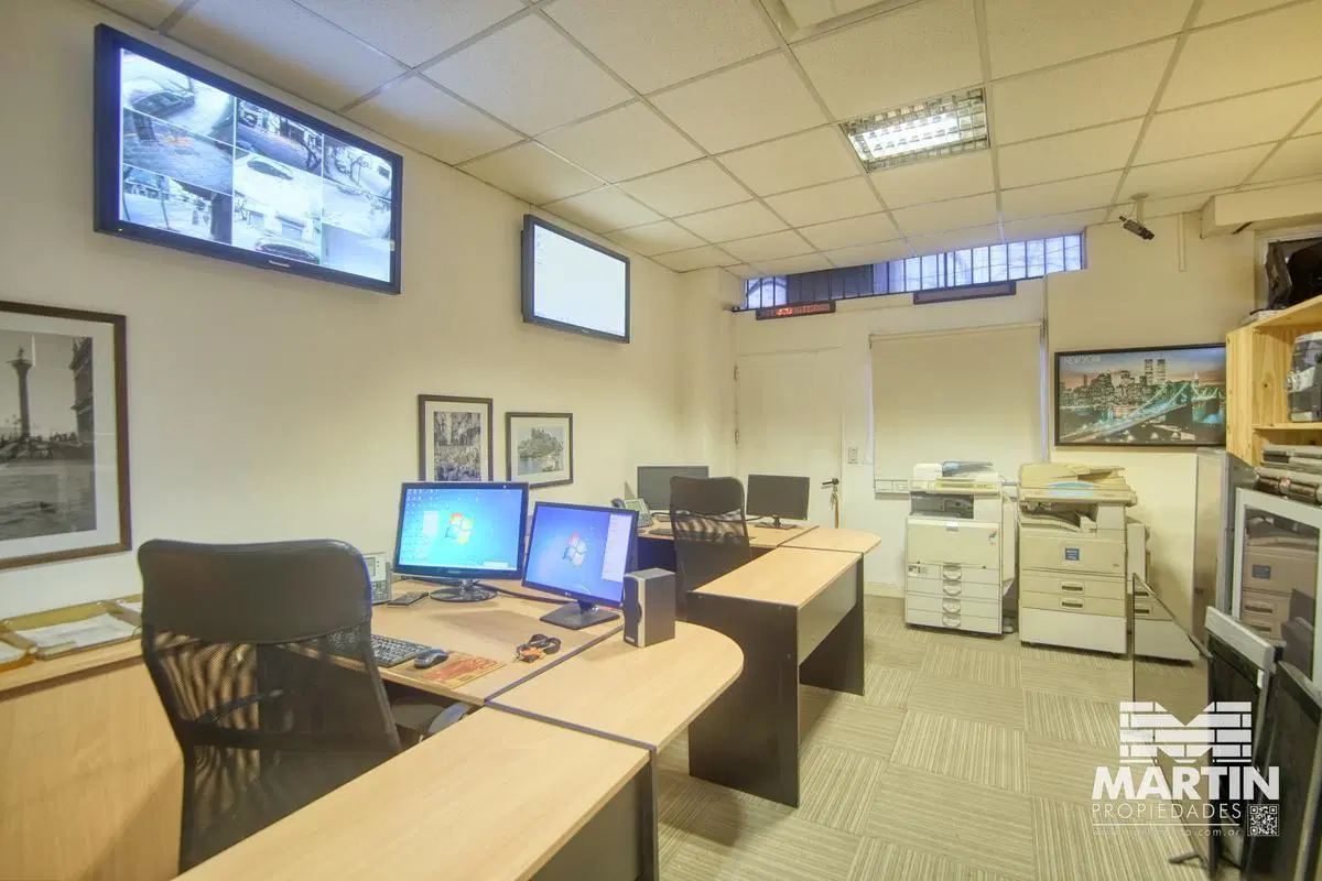 Amplio local en Venta con dos baños en Olivos 5