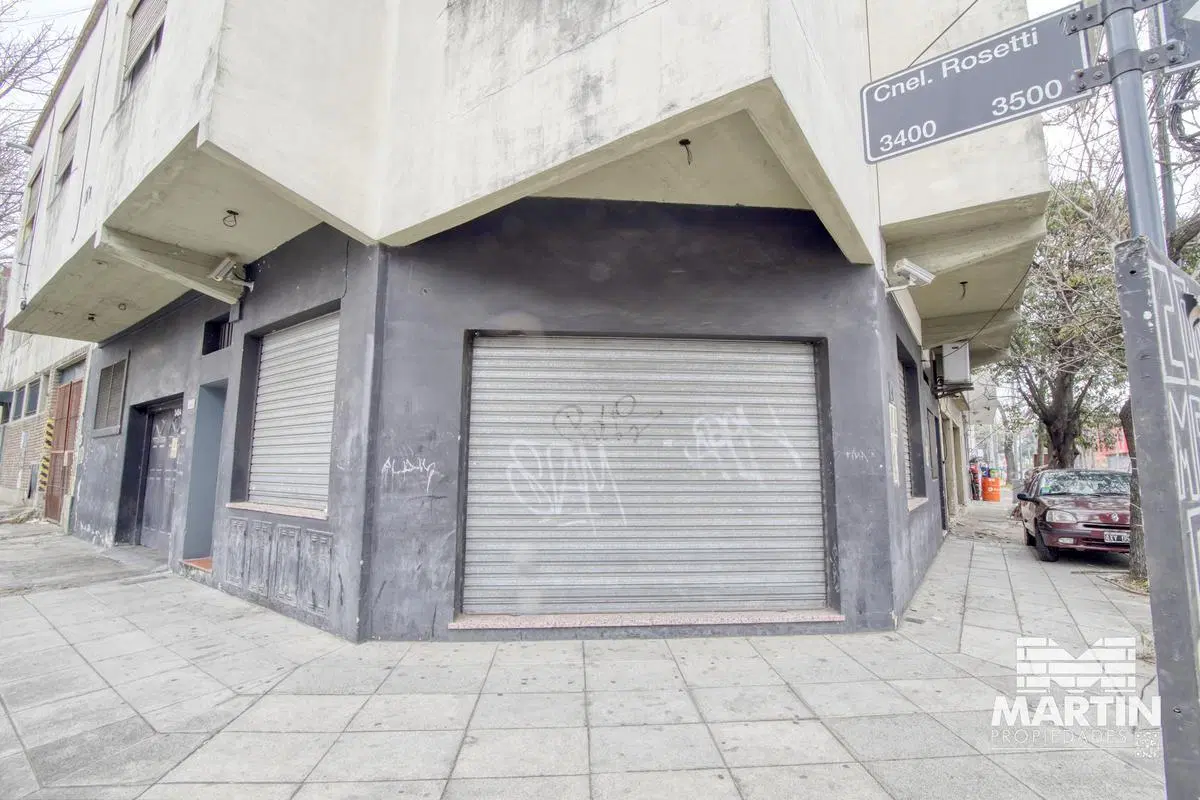 Amplio local en Venta con dos baños en Olivos 2