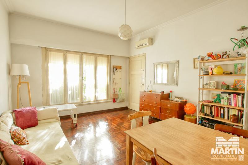 Casa en Alquiler de 2 Ambientes en Martínez con Jardín y Cochera