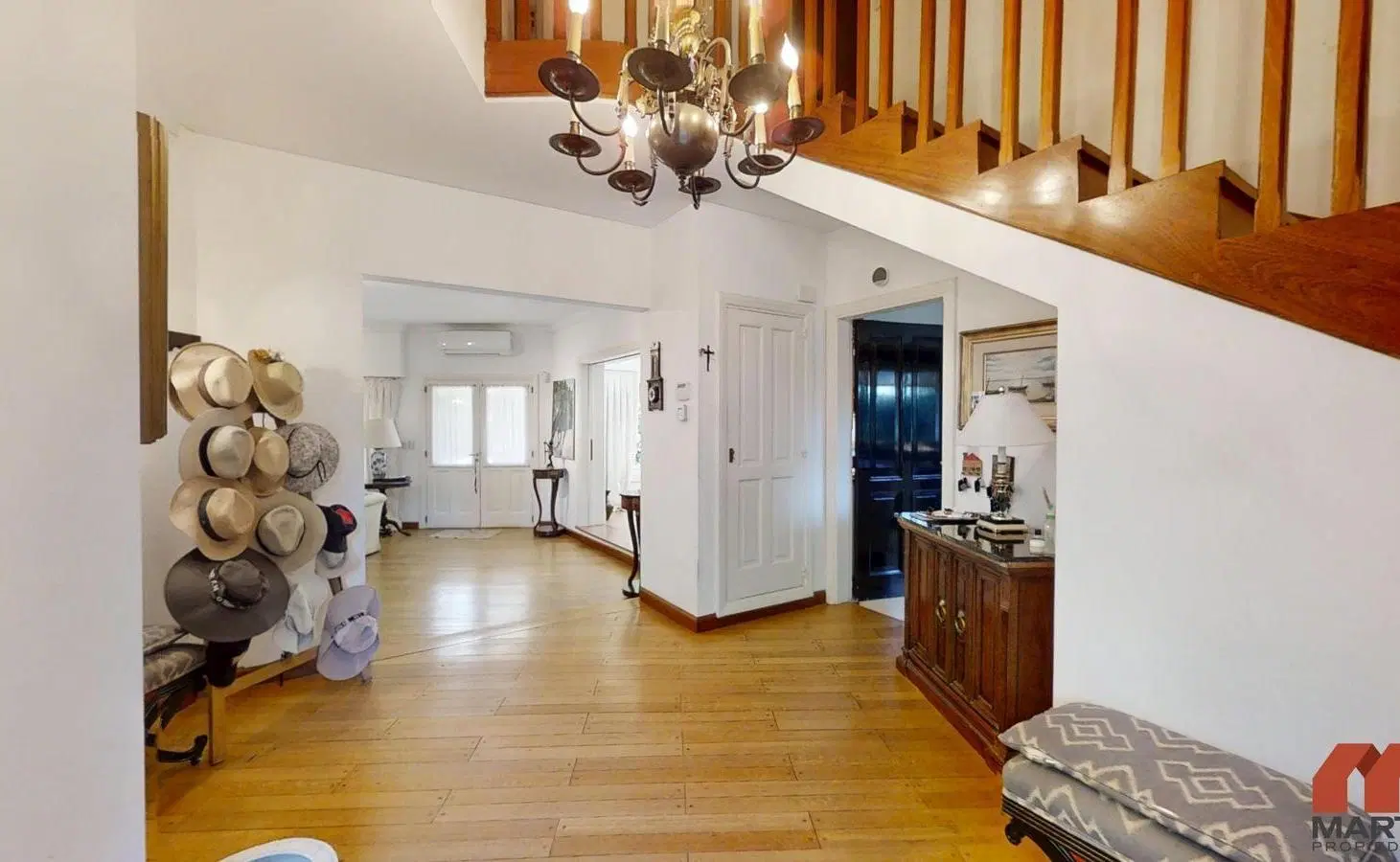 Casa en Venta de 9 Ambientes en San Isidro con Parque, Pileta, Parrilla, Playroom y Cochera 5