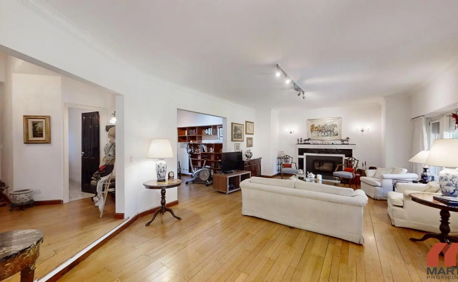 Casa en Venta de 9 Ambientes en San Isidro con Parque, Pileta, Parrilla, Playroom y Cochera 3