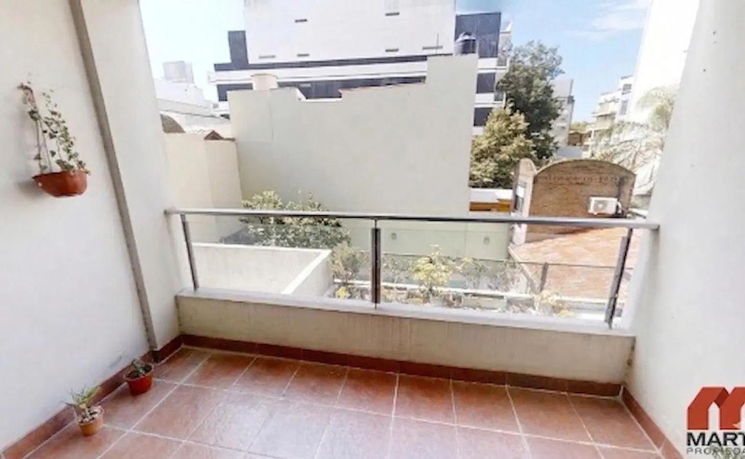 Departamento venta 2 ambientes al contrafrente con balcón. Excelente estado. 5