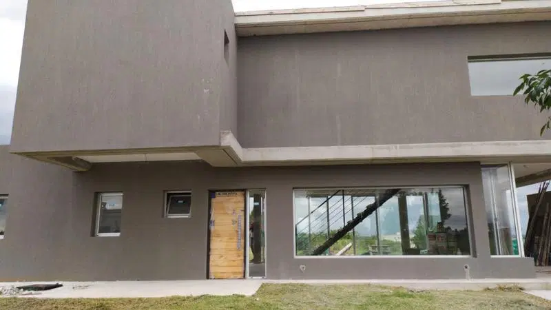 Casa en Venta de 5 Ambientes en Pilar con Suite y Escritorio 2