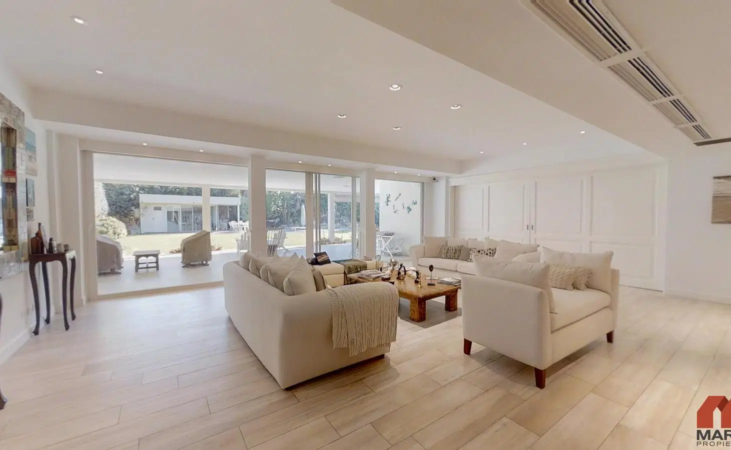 Casa en Venta de 6 Ambientes en Boulogne Sur Mer con Jardín, Pileta y Cocheras 5