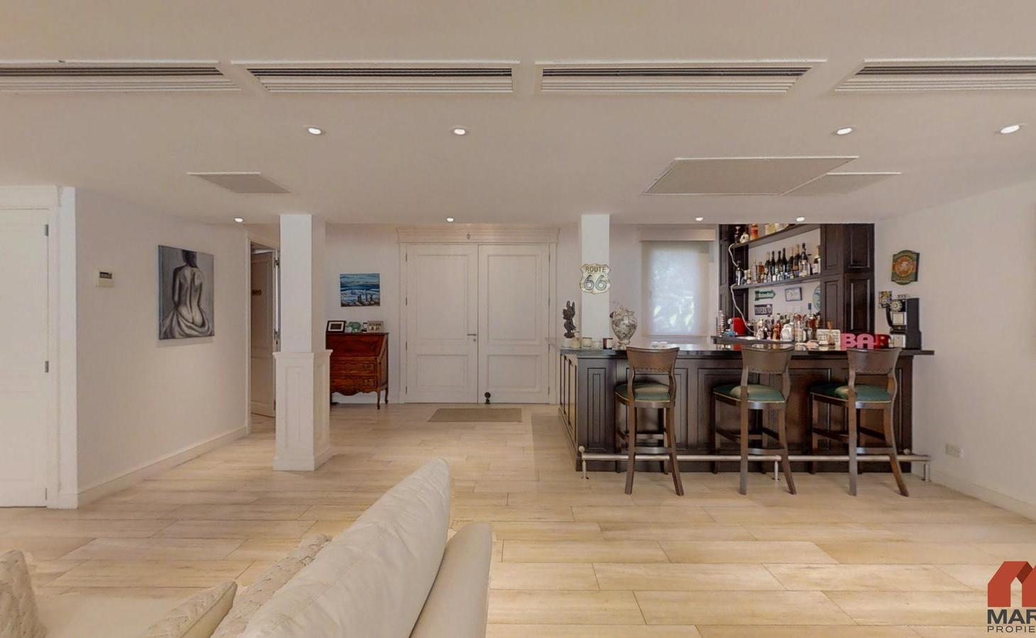 Foto de Casa en Venta de 6 Ambientes en Boulogne Sur Mer con Jardín, Pileta y, imagen 1