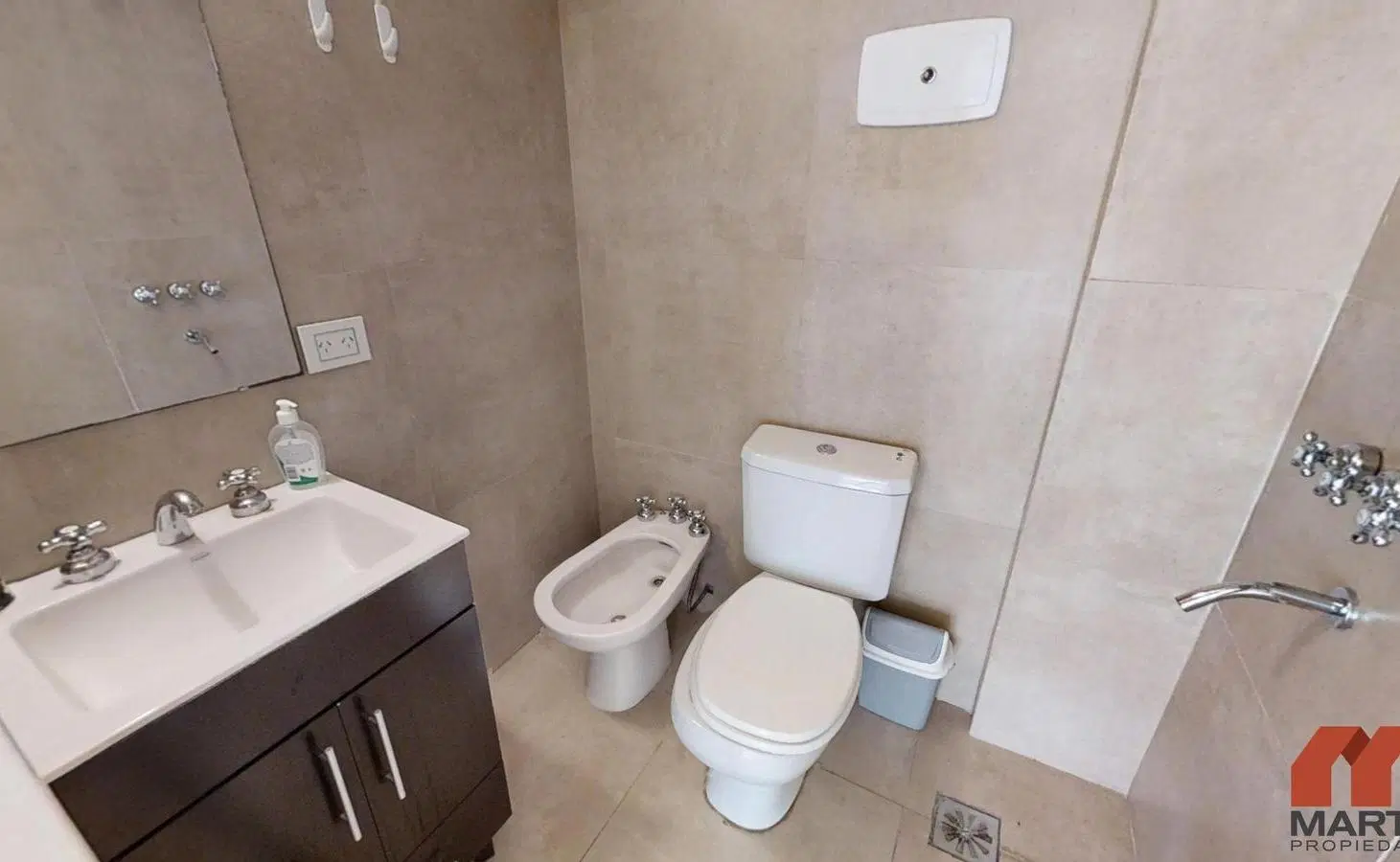 Casa en Venta de 5 Ambientes estilo racionalista con Patio y Terraza en Martinez 1