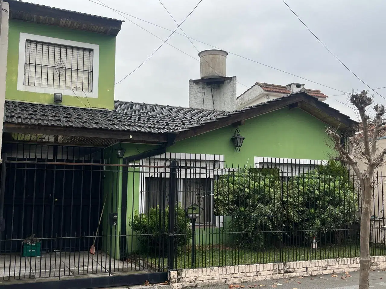Chalet de 2 Plantas en Venta en Martinez con Jardín, Quincho y Cochera Pasante 4