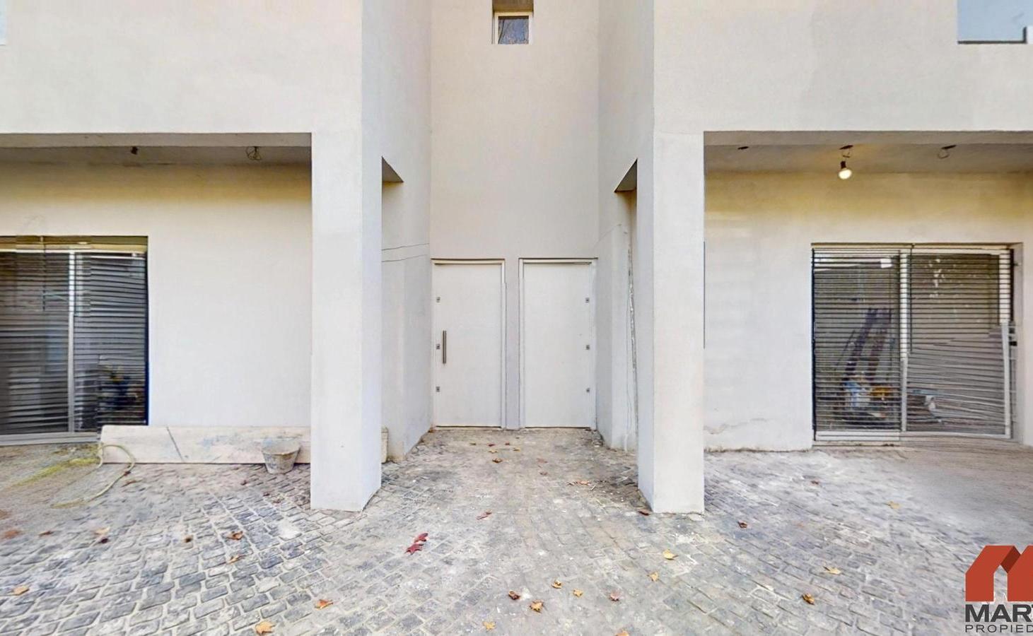 Casa Duplex en Venta de 4 Ambientes en Olivos con Cochera y Terraza