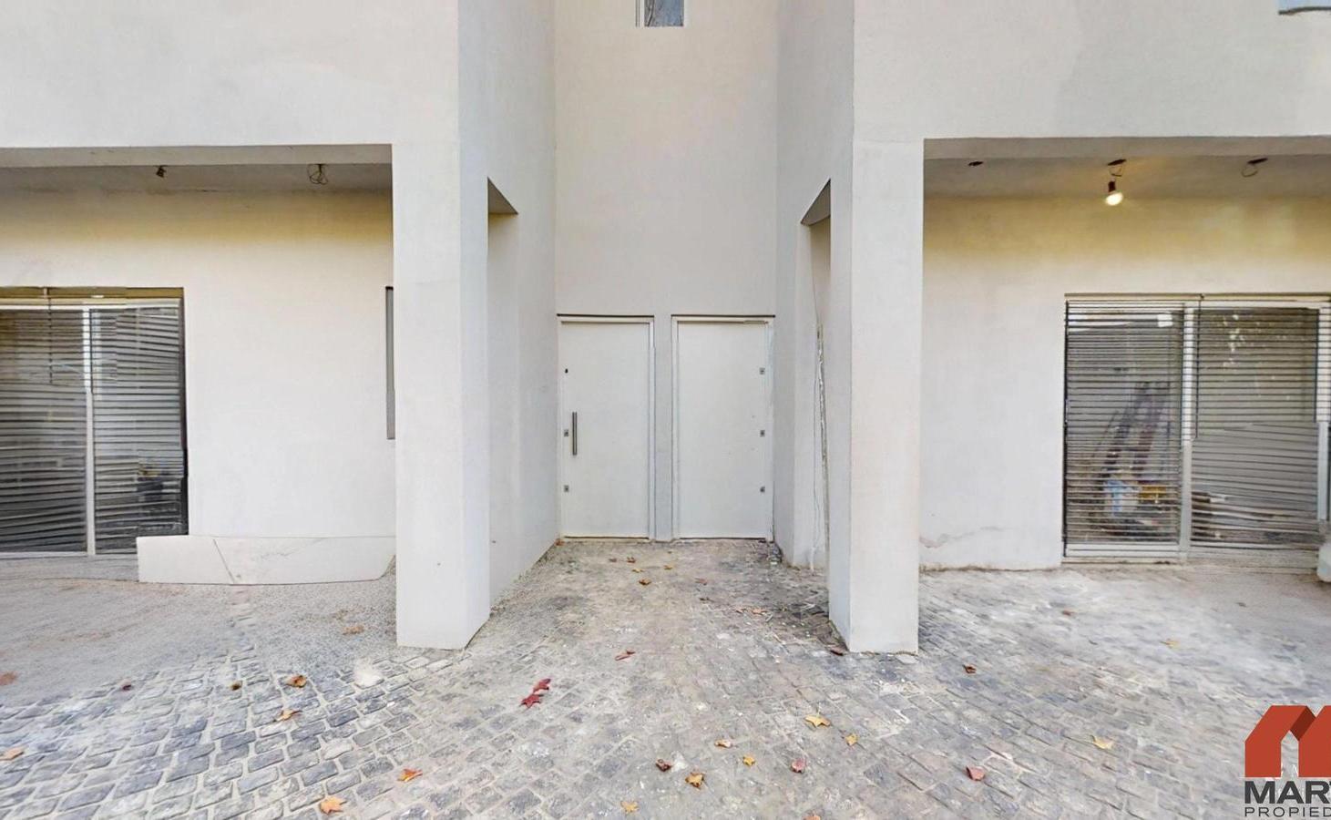 Casa Duplex en Venta de 3 Ambientes en Olivos con Cochera y Balcón Terraza