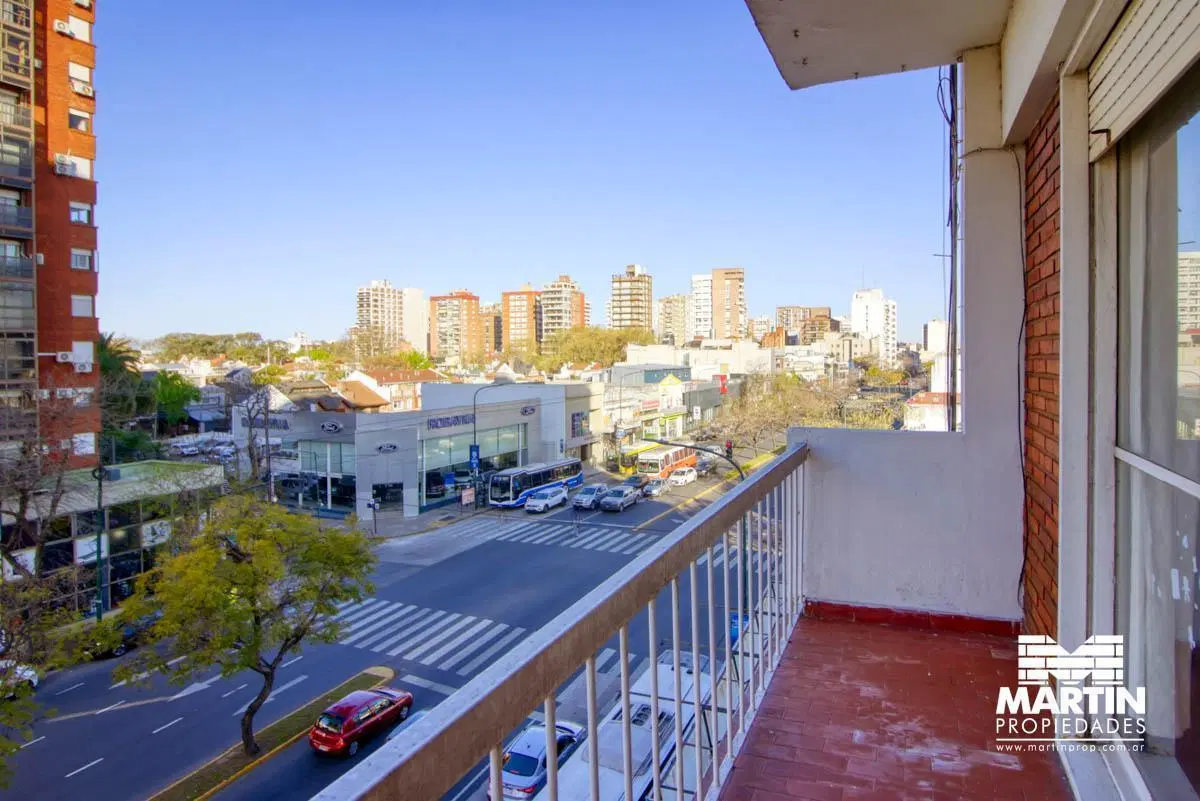 Departamento en alquiler en Martinez, 2 amb con balcón al frente. 3