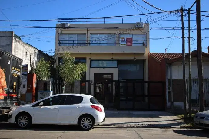 Departamento PH 2 ambientes por escalera con patio. 4