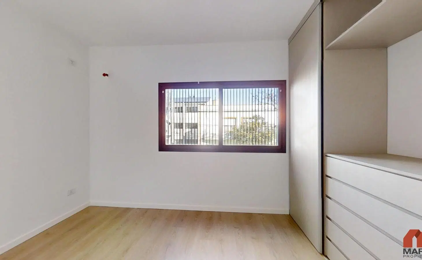 Casa en Venta de 4 Ambientes de Olivos con Balcón Terraza y Jardín 4