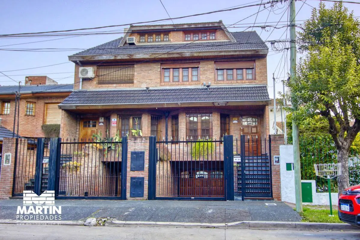 Casa Dúplex en Venta de 6 Ambientes en Martínez con Suite, Playroom, Jardín, Parrilla y Cochera 3