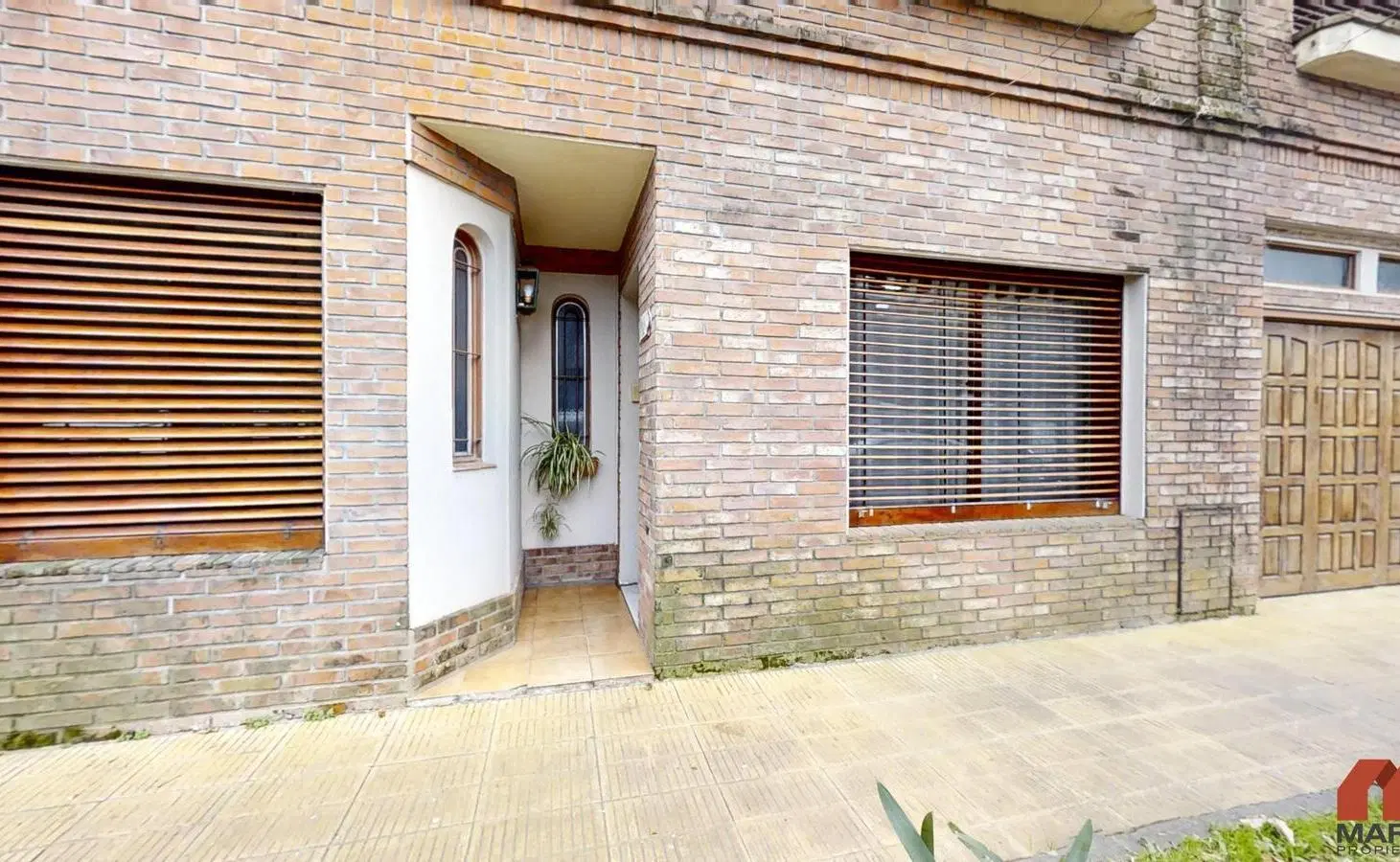 Casa en Venta de 5 Ambientes en Olivos con Jardín y Pileta 2