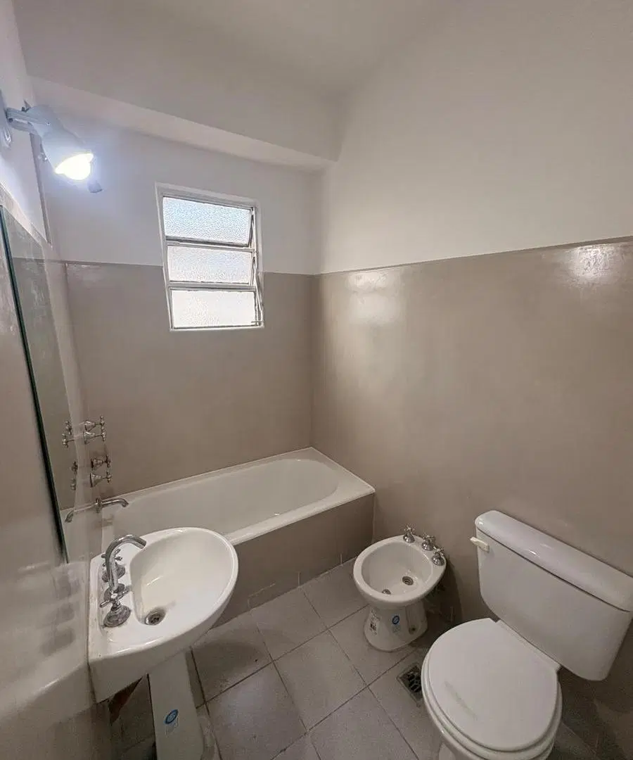 Departamento en Alquiler de 3 Ambientes en San Isidro con Balcón 2
