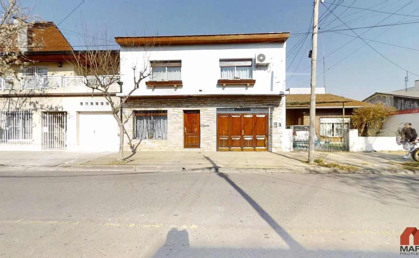 Casa en venta en Martinez 5 ambientes escritorio y playroom cochera patio. A metros de la plaza. 2