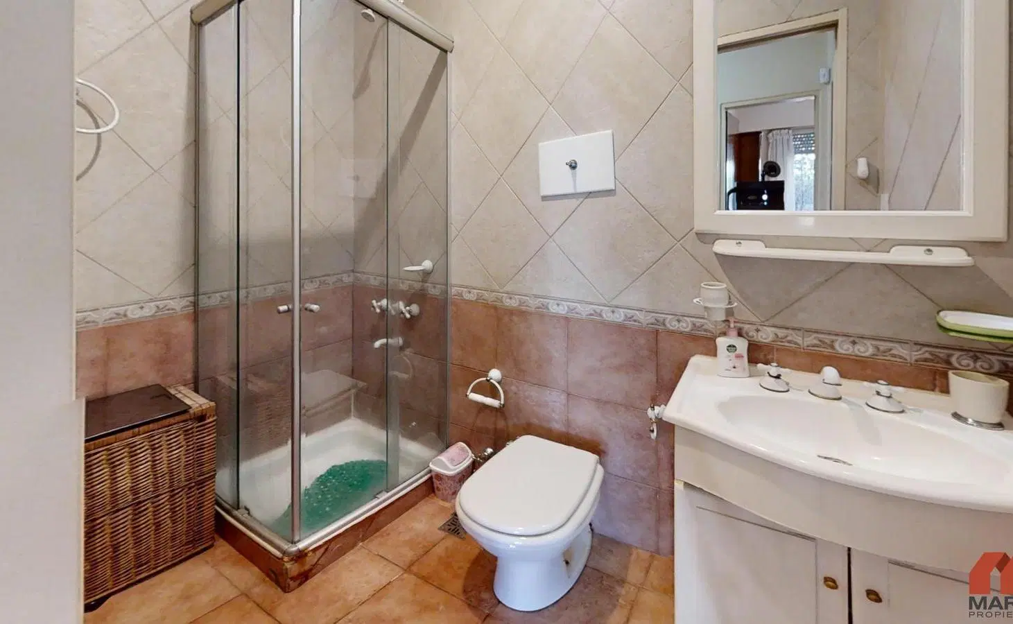 Casa en venta en Olivos 5 ambientes suite con dependencia jardín patio cochera. Barrio Golf. 5