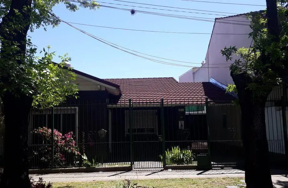 Casa en Alquiler de 5 ambientes en Olivos con Jardín 1