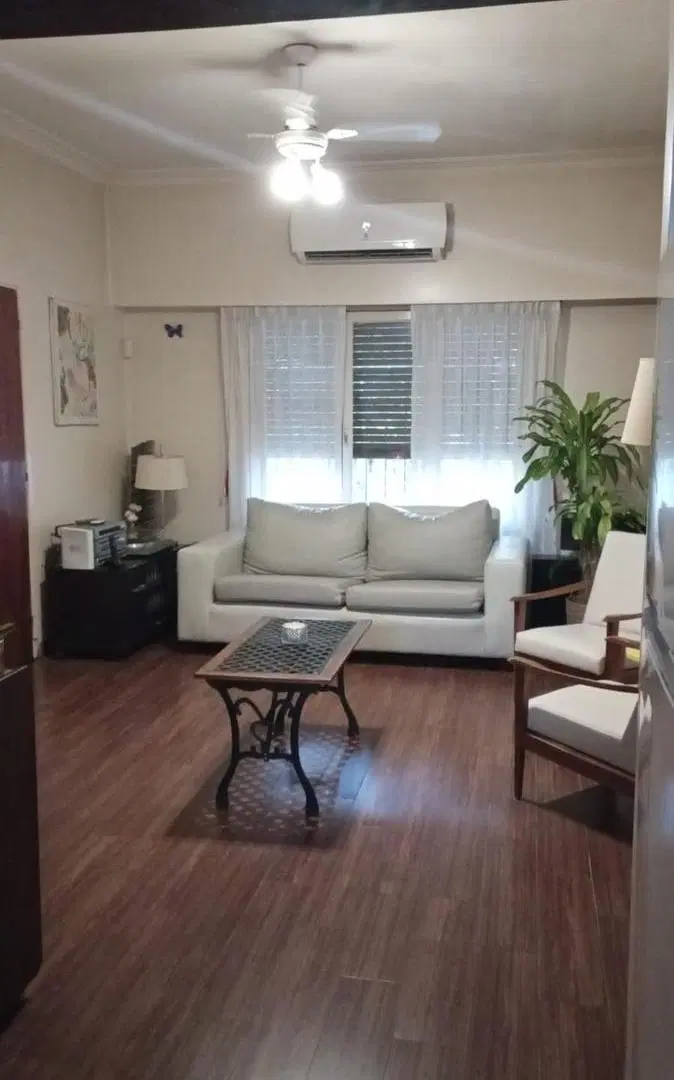 Casa en Alquiler de 5 ambientes en Olivos con Jardín 2