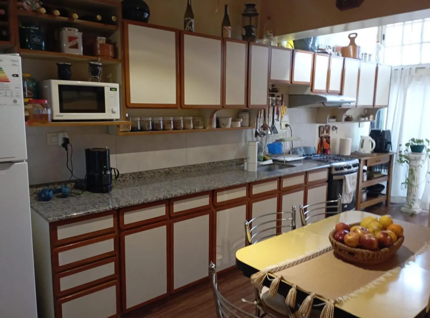 Casa en Alquiler de 5 ambientes en Olivos con Jardín 3