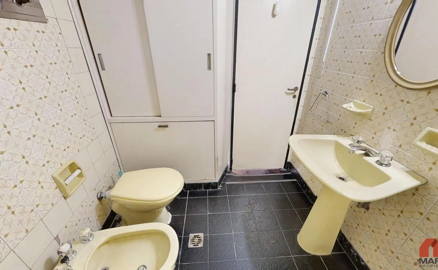 Casa y Departamento de Block de 5 Ambientes en Venta en Olivos con Patio 4