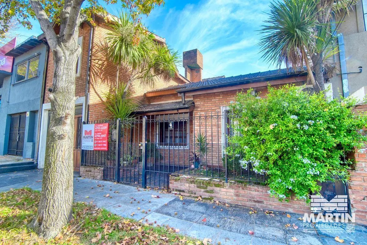 Casa en Venta de 6 Ambientes en Olivos con Cochera, Jardín, Pileta y Terraza 2