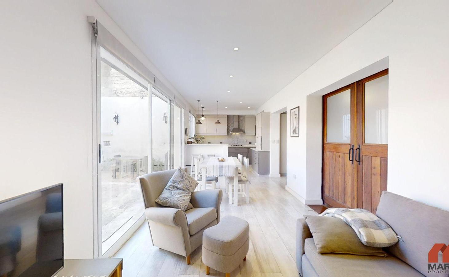 Foto de Casa en Venta de 4 Ambientes en Martinez con Patio y Escritorio, imagen 2