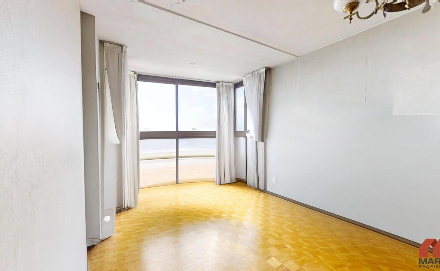 Foto de Departamento en Venta de 4 ambientes en Olivos con Cochera, Escritorio, imagen 5