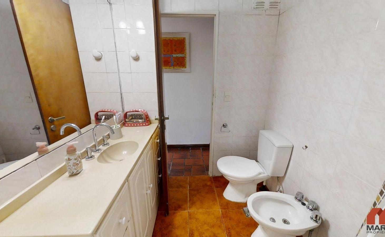 Foto de Casa Duplex de 5 Ambientes en Olivos con Cochera, Jardin y Pileta, imagen 2