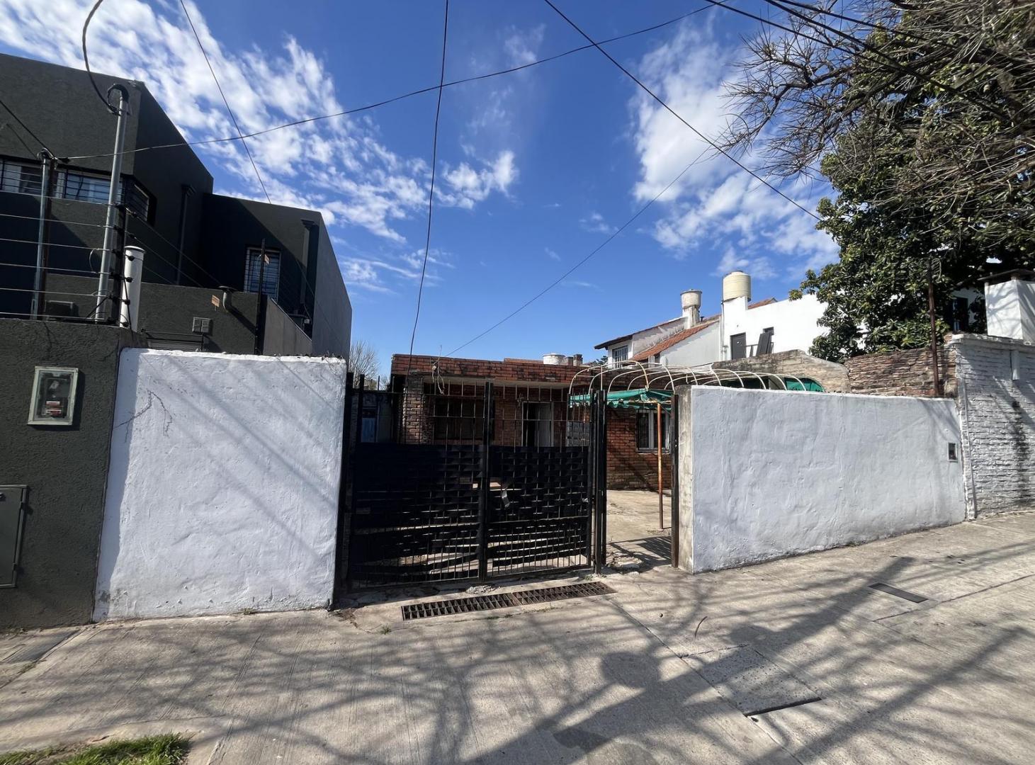 Foto de Lote 10x21,50 con Casa en venta en San Isidro - 3 Amb para reciclar, imagen 1