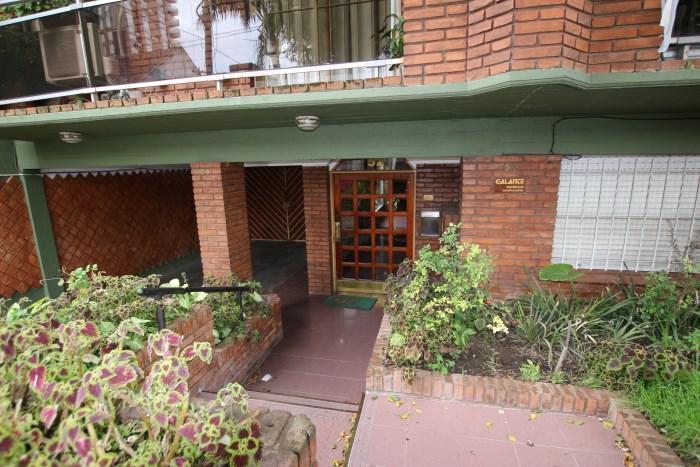 Foto de Departamento en alquiler, 2 ambientes con cochera. A metros de Av Santa, imagen 2
