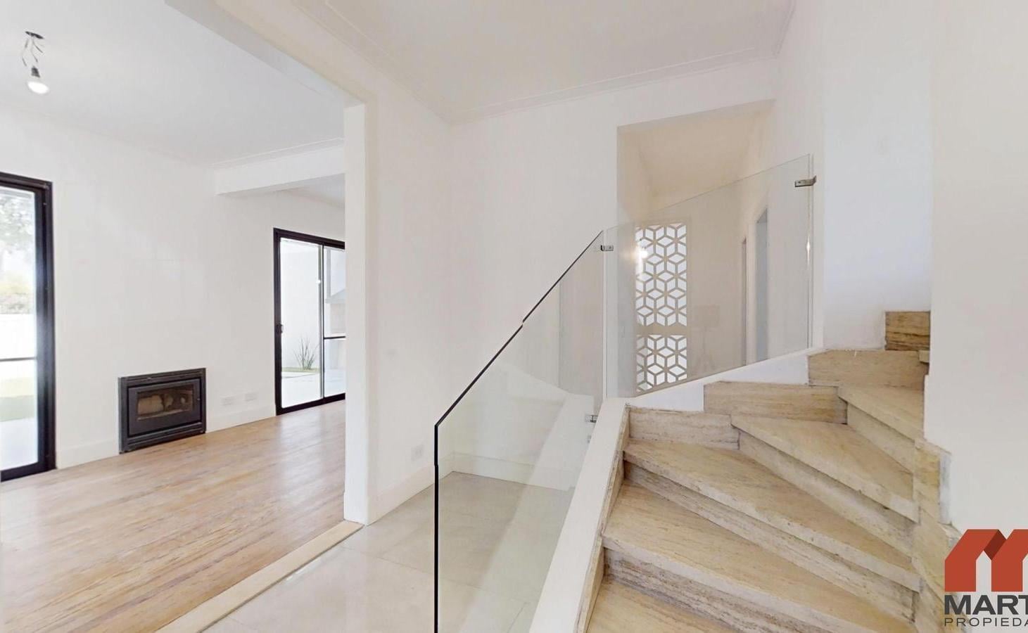 Foto de Casa en venta en Martinez, 5 amb en 3 plantas con jardín, imagen 1